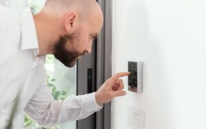 Smart Windows & Αυτοματισμοί στα Αλουμίνια: Το Μέλλον Είναι Ήδη Εδώ 1 Tilcon